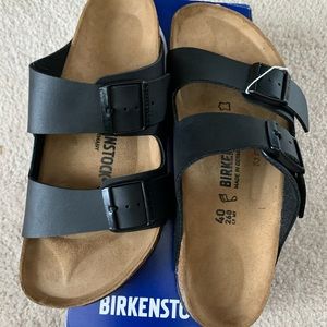 NWT Black Birkenstock Arizona size 9/40.